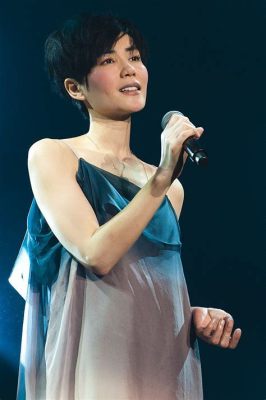 De Fascinerende Fuga van Faye Wong: Een Muzikale Ontsnapping en een Legendarisch Concert!