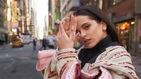 Het Overweldigende Flamenco Spectakel van Rosalía! Een Unieke Fusie van Traditionele en Moderne Klanken!